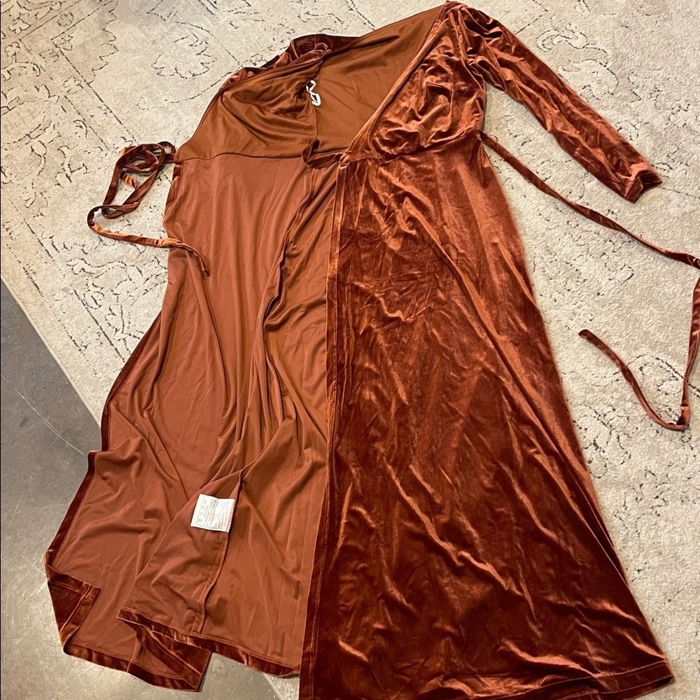 Fall Velvet Wrap dress - Picture 6 of 17